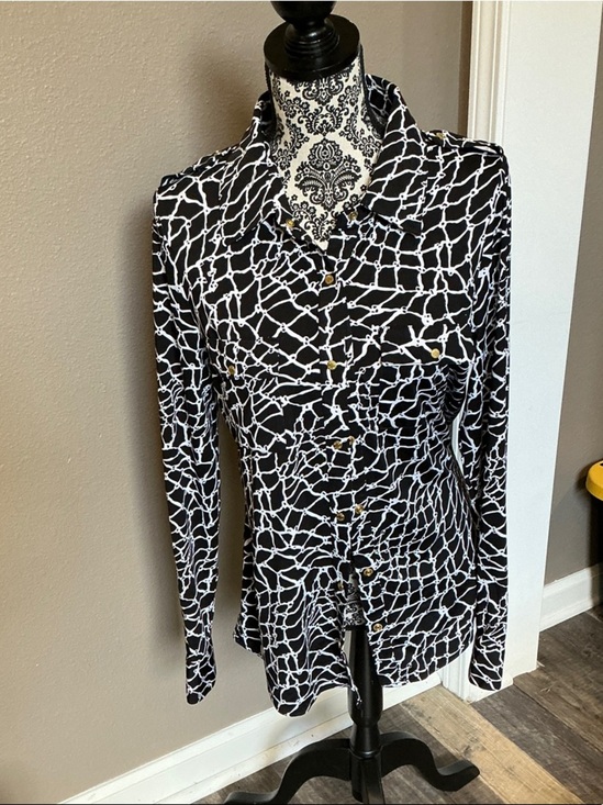 BCBGMaxAzria Tops - BCBGMaxAzria Black & White Abstract Chain-Link Blouse Size L